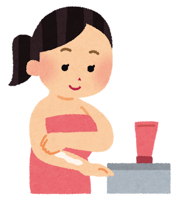 風呂あがりにボディクリームを塗る女性