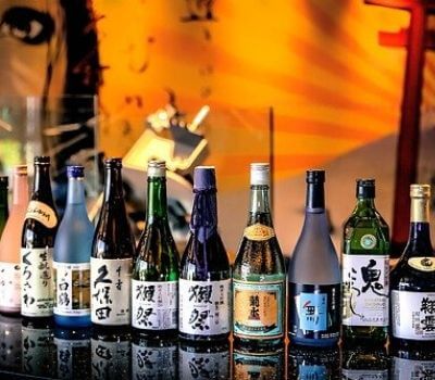 日本酒がたくさん並んだ写真